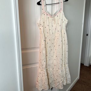 NWT Old navy tiered embroidered maxi dress